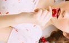 被骗一百当街脱衣